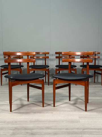 A Set Of 6 Model 30 Dining Chairs By Poul Hundevad