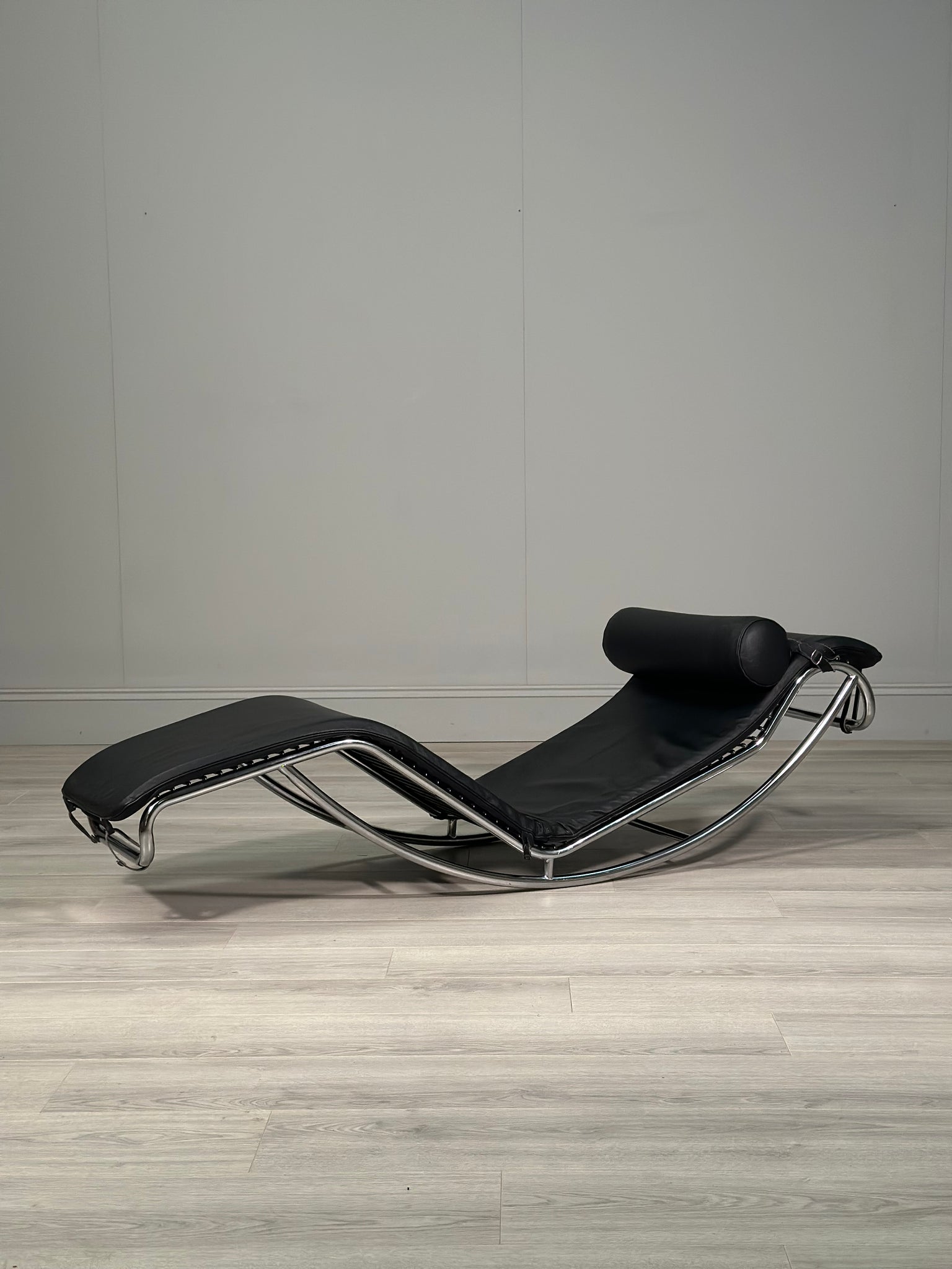 20th Century Le Corbusier Style Chaise Lounge
