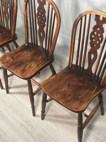 A Set of 6 19th Century Wheelback Dining Chairs