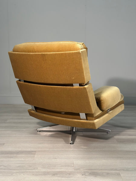 Howard Keith His And Hers Kohinoor Armchair’s And Footstool