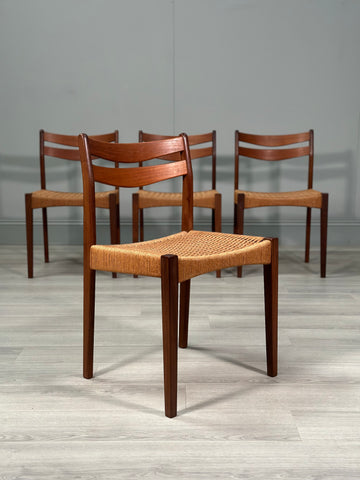 Set of 4 Danish Teak And Paper Cord Dining Chairs Designed By Arne Hovmand Olsen For Mogens Kold