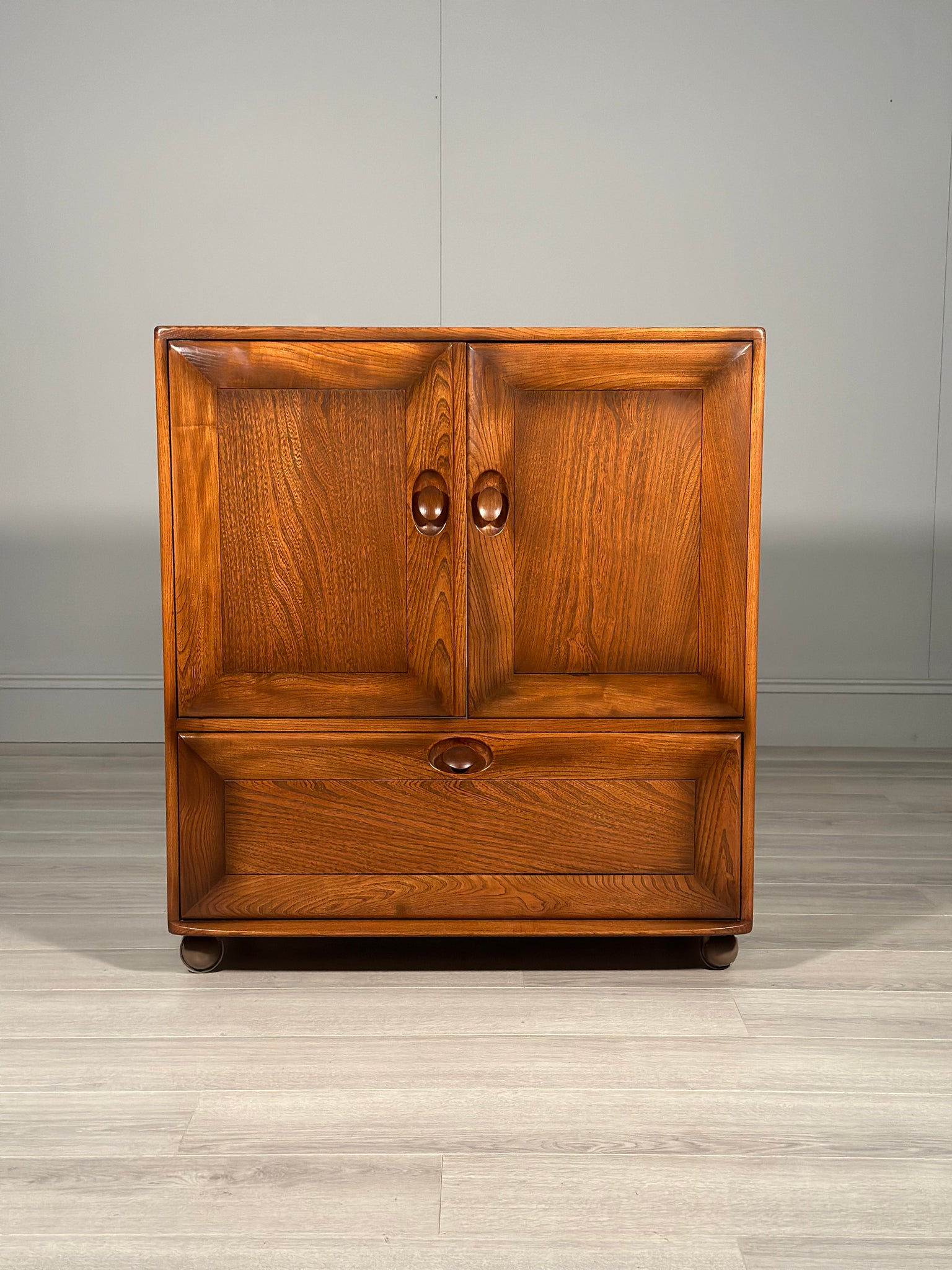 Vintage Ercol 845 Tv Cabinet