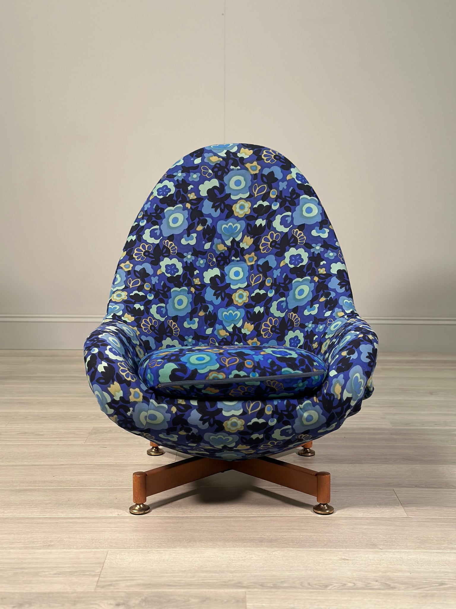 Greaves And Thomas Egg Chair c.1960