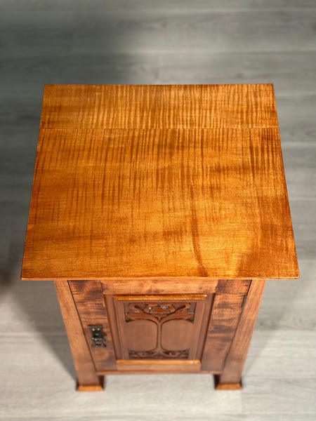 A Pair Of Arts And Crafts Fiddle Back Maple Bedside Cabinets