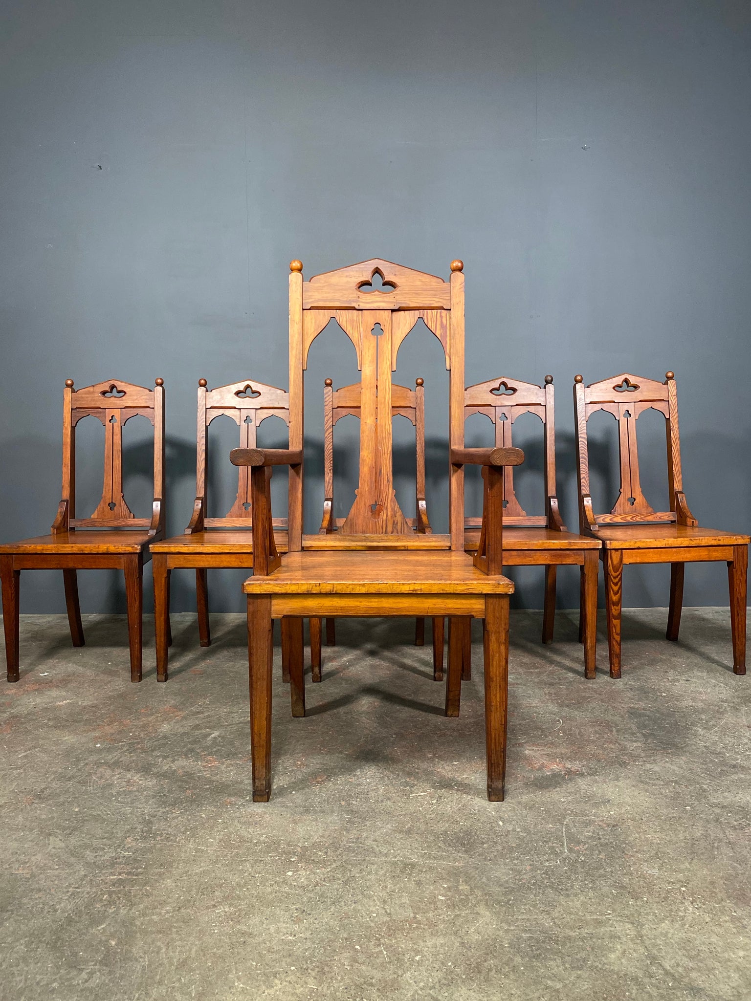 Set Of 6 Late Victorian Gothic Pitch Pine Church Chairs Including Carver Chair