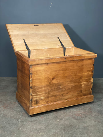 Large Victorian Pine Bedding Box